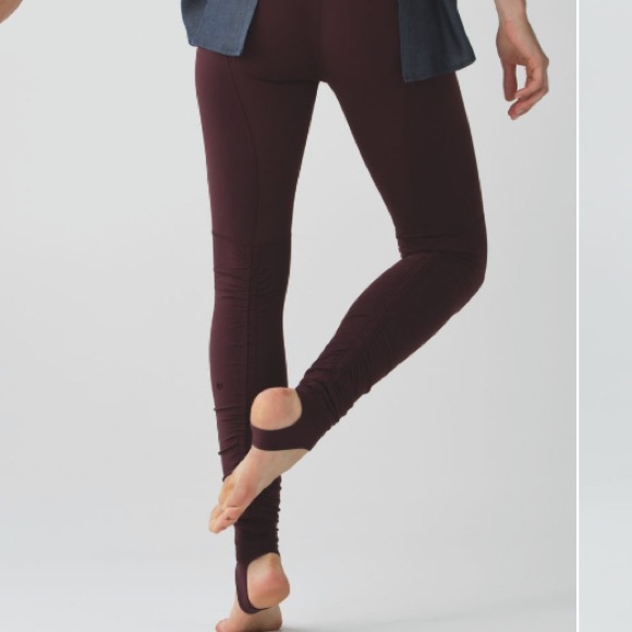 Lululemon Wunder Under Pant With Stirrups in
Bordeaux Drama Size 4 - Picture 1 of 13